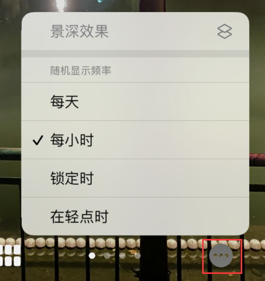 万冲镇苹果手机维修分享iOS 16 小技巧：锁定屏幕支持随机切换指定照片 